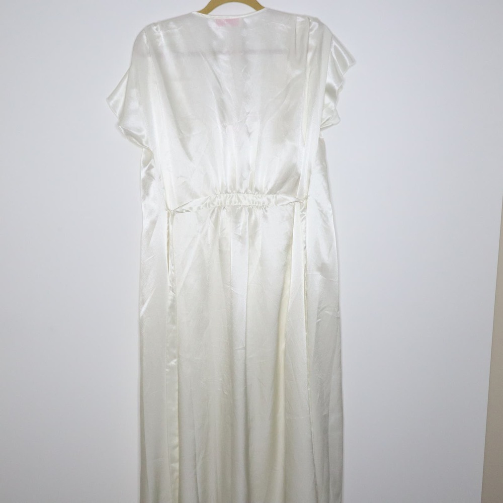 Oscar de la Renta Ivory Satin Wrap Robe - Picture 9 of 13
